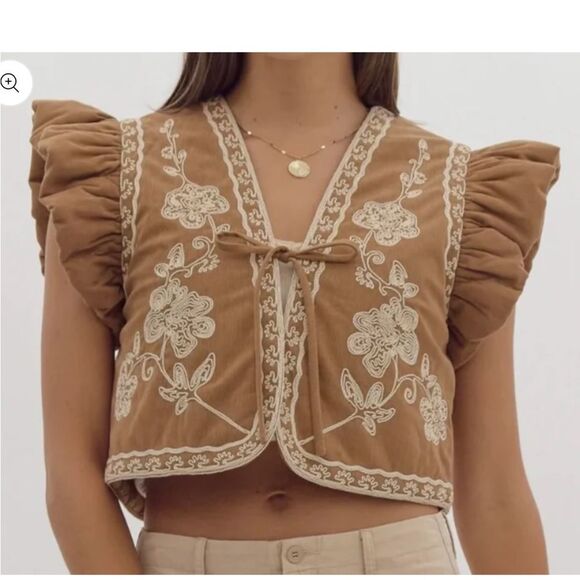 ENTRO CAMEL‎ EMBROIDERED RUFFLE SLEEVE CROP VEST - Picture 1 of 9